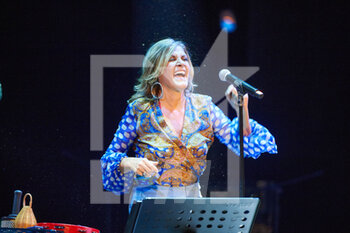 Irene Grandi - Io in blues - CONCERTS - ITALIAN SINGER AND ARTIST