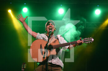 Manu Chao Acustico - El Chapulin Solo 2021 - CONCERTS - SINGER AND ARTIST