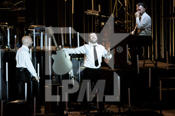 2022-11-14 - Giuliano Sangiorgi and Lele Spedicato of Negramaro band during the concert ‘Unplugged Tour’ at Auditorium Parco della Musica on november 14, 2022 in Rome, Italy - NEGRAMARO - UNPLUGGED TOUR - CONCERTS - ITALIAN MUSIC BAND