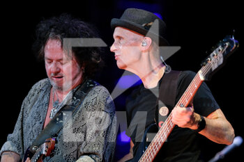 2022-07-25 - Steve Lukather and John Pierce - TOTO -DOGZ OF OZ TOUR - CONCERTS - MUSIC BAND