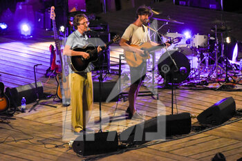 21/07/2022 - Kings of Convenience - Erlend Oye and Eirik Glambeck BoE during their show at Anfiteatro del Venda - KINGS OF CONVENIENCE - CONCERTI - BAND STRANIERE