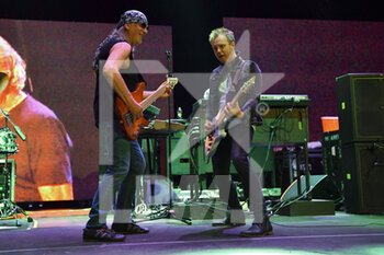 2022-07-02 - Roger Glover and Simon McBride of Deep Purple, during The Woosh! Tour, 2th July, at Auditorium Parco della Musica, Rome, Italy - DEEP PURPLE - WOOSH! TOUR - CONCERTS - MUSIC BAND