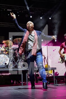 2022-07-15 - Jim  Kerr vocal during the concert - SIMPLE MINDS - 40 YEARS OF HITS - CONCERTS - MUSIC BAND