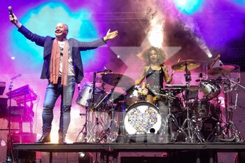 2022-07-15 - Jim  Kerr vocal ,Cherisse Osei drums - SIMPLE MINDS - 40 YEARS OF HITS - CONCERTS - MUSIC BAND