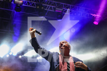 2022-07-15 - Jim  Kerr vocal - SIMPLE MINDS - 40 YEARS OF HITS - CONCERTS - MUSIC BAND