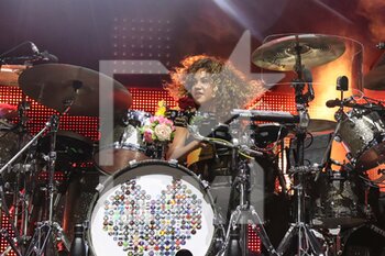 2022-07-15 - Cherisse Osei drums - SIMPLE MINDS - 40 YEARS OF HITS - CONCERTS - MUSIC BAND