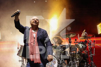 2022-07-15 - Jim  Kerr vocal - SIMPLE MINDS - 40 YEARS OF HITS - CONCERTS - MUSIC BAND