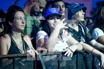 2022-07-13 - A fan attending the concert - MADAME AT SUONICA FESTIVAL 2022 - CONCERTS - ITALIAN SINGER AND ARTIST