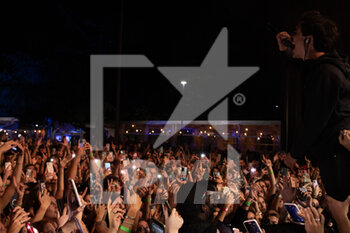 2022-09-03 - Tananai with the crowd - TANANAI @ BERGAMO NXT STATION - CONCERTS - ITALIAN SINGER AND ARTIST