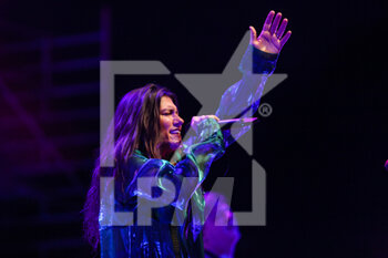 2022-07-20 - Elisa performs on stage at Aqualand - Vasto - ELISA DEL BACK TO THE FUTURE LIVE TOUR  - CONCERTS - ITALIAN SINGER AND ARTIST