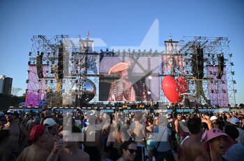 2022-07-02 - Fans and stage - JOVANOTTI - BEACH PARTY 2022 - CONCERTS - ITALIAN SINGER AND ARTIST
