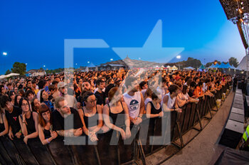 2022-06-29 - fans watching Ernia in concert - ERNIA GEMELLI TOUR 2022 - CONCERTS - ITALIAN SINGER AND ARTIST