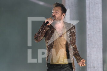 2022-07-02 - Italian singer Cesare Cremonini in concert at Imola racetrack park. July 2, 2022, Imola (Bologna), Italy - CESARE CREMONINI SUMMER TOUR 2022 - CONCERTS - ITALIAN SINGER AND ARTIST