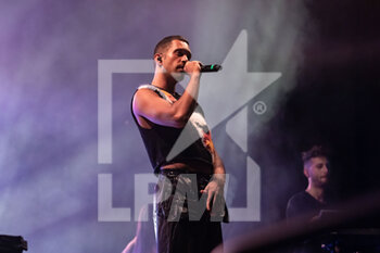 2022-07-15 - Mahmood performing on stage - MAHMOOD - GHETTOLIMPO SUMMER TOUR 2022 - CONCERTS - ITALIAN SINGER AND ARTIST