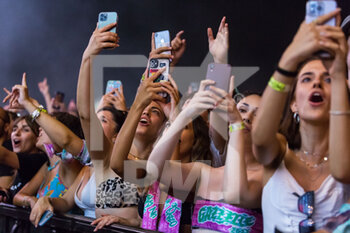 2022-07-22 - fans during the gazelle concert - GAZZELLE - CONCERTS - ITALIAN SINGER AND ARTIST