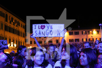 2022-09-02 - Sangiovanni in concert fans - SANGIOVANNI - CONCERTS - ITALIAN SINGER AND ARTIST