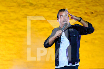 2022-09-02 - Francesco Gabbani performing on stage - FRANCESCO GABBANI - CONCERTS - ITALIAN SINGER AND ARTIST