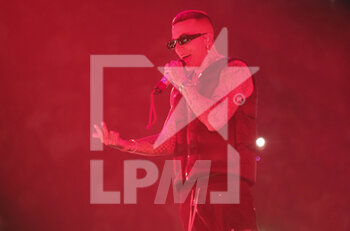 2022-10-04 - Italian rapper Sfera Ebbasta in concert during “Famoso tour 2022” at Unipol Arena in Bologna, October 4, 2022 - photo: Michele Nucci - SFERA EBBASTA 