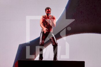 2022-10-07 - Marco Mengoni performs live on stage during Mengoni Live 2022 at  Mediolanum Forum on October 07, 2022 in Assago, Italy - MENGONI LIVE 2022 - CONCERTS - ITALIAN SINGER AND ARTIST