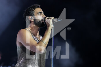 2022-10-07 - Marco Mengoni performs live on stage during Mengoni Live 2022 at  Mediolanum Forum on October 07, 2022 in Assago, Italy - MENGONI LIVE 2022 - CONCERTS - ITALIAN SINGER AND ARTIST