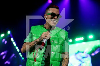 2022-10-09 - Sfera Ebbasta performs live on stage during Famoso Tour 2022 at  Pala Alpitour on October 09, 2022 in Turin, Italy - SFERA EBBASTA - FAMOSO TOUR 2022 - TURIN - CONCERTS - ITALIAN SINGER AND ARTIST