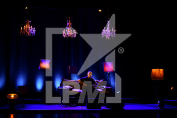2022-12-05 - Alex Britti performing during live show  of Tour Sul Divano in Teatro Lirico Giorgio Gaber, Milan, Lombardia, Italy, 05/12/22 - ALEX BRITTI - TOUR SUL DIVANO  - CONCERTS - ITALIAN SINGER AND ARTIST