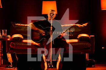 2022-12-05 - Alex Britti performing during live show  of Tour Sul Divano in Teatro Lirico Giorgio Gaber, Milan, Lombardia, Italy, 05/12/22 - ALEX BRITTI - TOUR SUL DIVANO  - CONCERTS - ITALIAN SINGER AND ARTIST