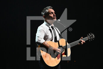 2022-12-11 - Nek singing on the stage - NEK - 5030 LIVE - CONCERTS - ITALIAN SINGER AND ARTIST