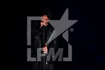 2022-12-18 - Italian singer Fabrizio Moro perform in Mediolanum Forum during La Mia Voce Tour of Tour Sul Divano in Mediolanum Forum, Assago, Lombardia, Italy, 18/12/22 - FABRIZIO MORO - LIVE MILANO - CONCERTS - ITALIAN SINGER AND ARTIST