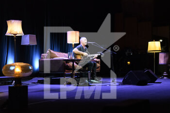 2022-12-20 - Alex Britti performs during the concert of 'Sul divano' tour on December 20, 2022 at Auditorium Parco della Musica in Rome, Italy - ALEX BRITTI - TOUR SUL DIVANO - CONCERTS - ITALIAN SINGER AND ARTIST