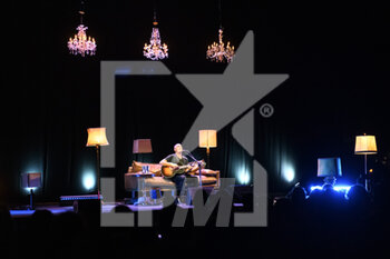 2022-12-20 - Alex Britti performs during the concert of 'Sul divano' tour on December 20, 2022 at Auditorium Parco della Musica in Rome, Italy - ALEX BRITTI - TOUR SUL DIVANO - CONCERTS - ITALIAN SINGER AND ARTIST