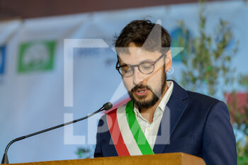 2022-06-25 - Mondolfo's Mayor Pietro Cavallo - CONFERRAL OF HONORARY CITIZENSHIP TO FRANCESCO GUCCINI - PRESS CONFERENCES - ITALIAN SINGER AND ARTIST