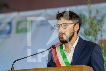 2022-06-25 - Mondolfo's Mayor Pietro Cavallo - CONFERRAL OF HONORARY CITIZENSHIP TO FRANCESCO GUCCINI - PRESS CONFERENCES - ITALIAN SINGER AND ARTIST