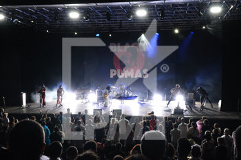 2022-07-04 - Black Pumas - BLACK PUMAS - RUMORS FESTIVAL - - CONCERTS - SINGER AND ARTIST