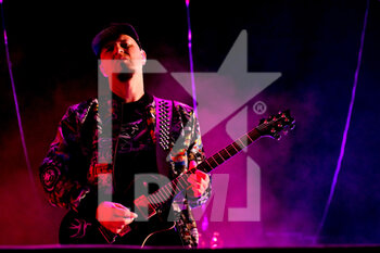 2022-06-30 - Martin Kent performing on stage - SKUNK ANANSIE CELEBRATING 25 YEARS - CONCERTS - SINGER AND ARTIST