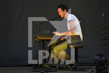 2022-06-16 - Marlon Williams opening the Lorde Solar Power Tour, 16th June at Auditorium Parco della Musica, Rome, Italy. - MARLON WILLIAMS LIVE IN ROME - CONCERTS - SINGER AND ARTIST