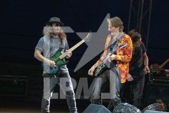 2022-07-05 - Steve Vai and Dave Wiener - STEVE VAI - CONCERTS - SINGER AND ARTIST