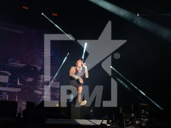 2022-08-26 - Fedez performing during the Sunny Hill Festival 2022 on August 26, 2022 in Tirana Albania. Photo Nderim Kaceli - SUNNY HILL FESTIVAL TIRANA - CONCERTS - FESTIVAL