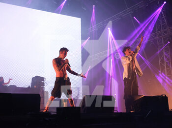 2022-08-26 - Tananai and Fedez performing during the Sunny Hill Festival 2022 on August 26, 2022 in Tirana Albania. Photo Nderim Kaceli - SUNNY HILL FESTIVAL TIRANA - CONCERTS - FESTIVAL