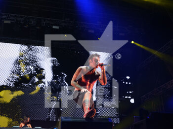 2022-08-26 - Fedez performing during the Sunny Hill Festival 2022 on August 26, 2022 in Tirana Albania. Photo Nderim Kaceli - SUNNY HILL FESTIVAL TIRANA - CONCERTS - FESTIVAL