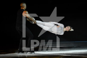 2022-12-01 - Turin, Italy 01 December 2022 Palavela
KLIMT ON ICE
World premiere in Turin the show that combines sport, art and live music.
The Olympic ice rink becomes a large palette on which the video mapping draws the works of Gustave Klimt while the notes of a live orchestra, conducted by Edvin Marton with his Stradivarius violin, accompany the dance and acrobatics of the international stars of figure skating.
The breathtaking performances of art du cirque complete the poetic atmosphere of the event.
A new DIMENSIONE EVENTI production that will excite the public by embracing them in an enthralling golden swirl.

Annette Dytrt and Yannick Bonheur - KLIMT ON ICE - RAPPRESENTATIONS - SHOWS