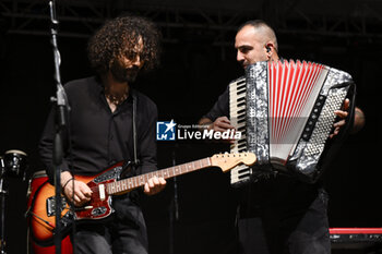 2023-06-23 - Franco Pietropaoli and Alessandro Marinelli of Muro del Canto during the Maestrale Tour Estivo 2023, on June 23, 2023 at the Parco Schuster, Rome, Italy. - MURO DEL CANTO LIVE AL PARCO SCHUSTER - CONCERTS - ITALIAN MUSIC BAND