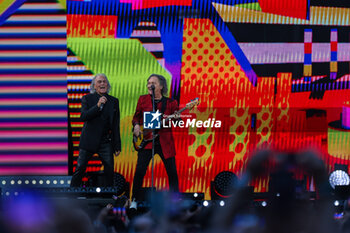 2023-07-06 - Riccardo Fogli (L) and Canzian Bruno known professionally as Red Canzian (R) of Pooh performs live on stage during AMICI X SEMPRE LIVE 2023 at  San Siro Stadium on July 06, 2023 in Milan, Italy - POOH - AMICI X SEMPRE LIVE 2023 - CONCERTS - ITALIAN MUSIC BAND