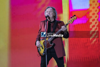 2023-07-15 - Red Canzian performs during Pooh concert of Amici x Sempre Tour on July 15, 2023 at Stadio Olimpico in Rome, Italy - POOH - AMICI X SEMPRE TOUR - CONCERTS - ITALIAN MUSIC BAND
