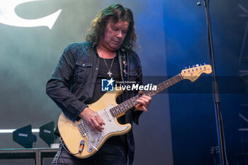 2023-07-06 - John Norum of the Swedish band of Europe, play the guitars during their live performs on July 6, 2023 in Ferrara, Italy. - EUROPE - SUMMER TOUR 2023 - CONCERTS - MUSIC BAND
