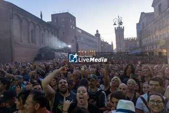 2023-07-06 - Fans of the Swedish band of Europe, during their live performs on July 6, 2023 in Ferrara, Italy. - EUROPE - SUMMER TOUR 2023 - CONCERTS - MUSIC BAND