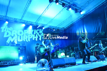 2023-08-09 - Ken Casey with the band - DROPKICK MURPHY'S - CONCERTS - MUSIC BAND