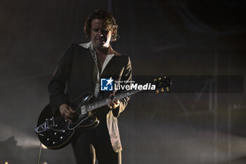 2023-07-16 - Jamie Cook of Arctic Monkeys during European Tour 2023 Rock in Roma 2023, at Ippodromo delle Capannelle, July 16th 2023 Rome, Italy - ARCTIC MONKEYS - EUROPEAN TOUR 2023 - CONCERTS - MUSIC BAND