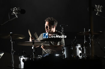 2023-07-16 - Matt Helders of Arctic Monkeys during European Tour 2023 Rock in Roma 2023, at Ippodromo delle Capannelle, July 16th 2023 Rome, Italy - ARCTIC MONKEYS - EUROPEAN TOUR 2023 - CONCERTS - MUSIC BAND