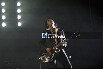 2023-07-16 - Jamie Cook of Arctic Monkeys during European Tour 2023 Rock in Roma 2023, at Ippodromo delle Capannelle, July 16th 2023 Rome, Italy - ARCTIC MONKEYS - EUROPEAN TOUR 2023 - CONCERTS - MUSIC BAND